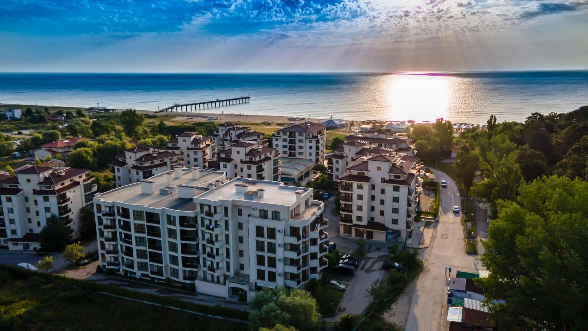 Long Beach Resort Sjkorpilovtsi Eksteriør bilde
